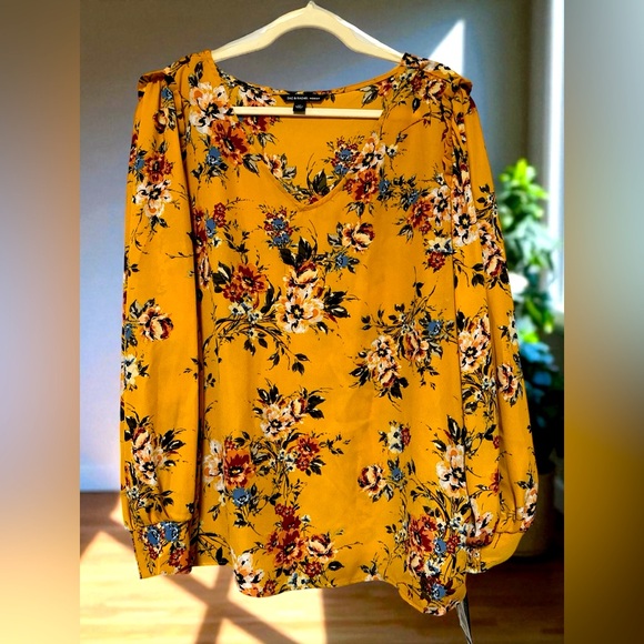 Zac & Rachel Tops - Zac & Rachel Woman Beautiful Golden Floral Women's Top size 3X‎ NWT